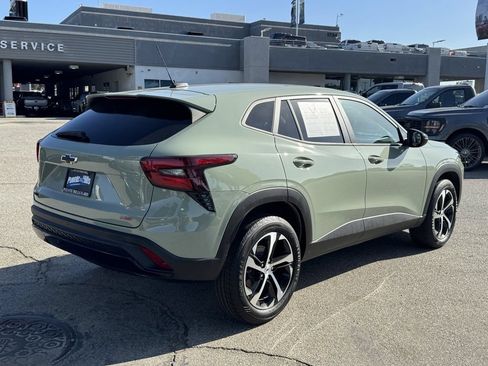 Used 2024 Chevrolet Trax RS FWD image 6