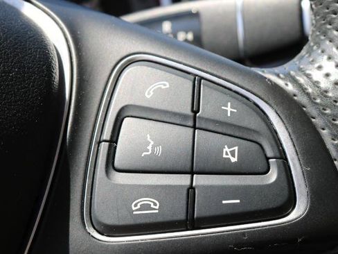 Used 2020 Mercedes-Benz GLA 250 4MATIC w/ Premium Package image 10