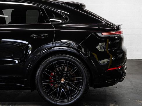 Used 2025 Porsche Cayenne GTS image 12