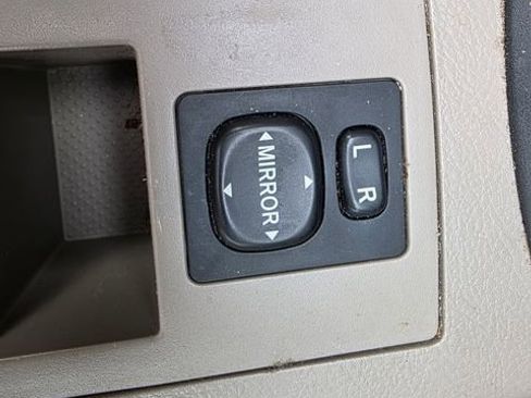 Used 2006 Toyota RAV4 Limited image 27