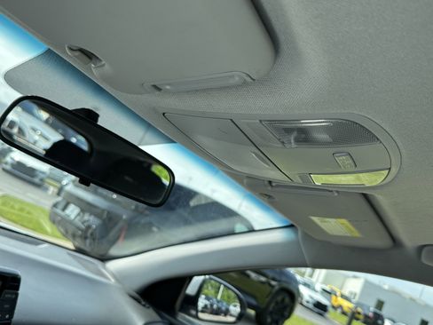 Used 2018 Hyundai Elantra GT FWD image 28