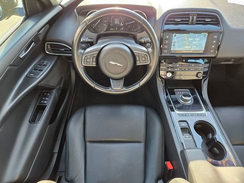 Used 2017 Jaguar XE Premium image 15