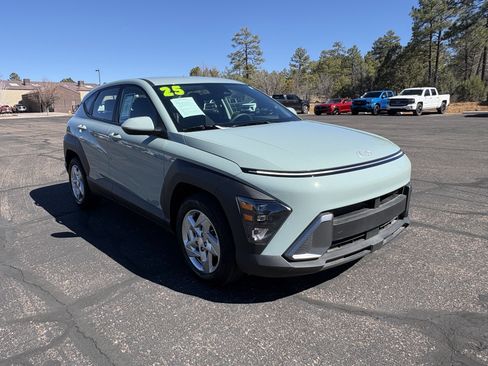 Used 2025 Hyundai Kona SE image 2