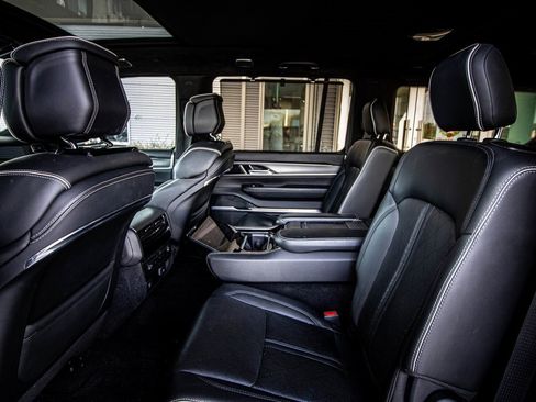 Used 2022 Jeep Grand Wagoneer Series II image 40