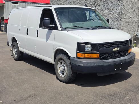 Used 2016 Chevrolet Express 2500 RWD image 3