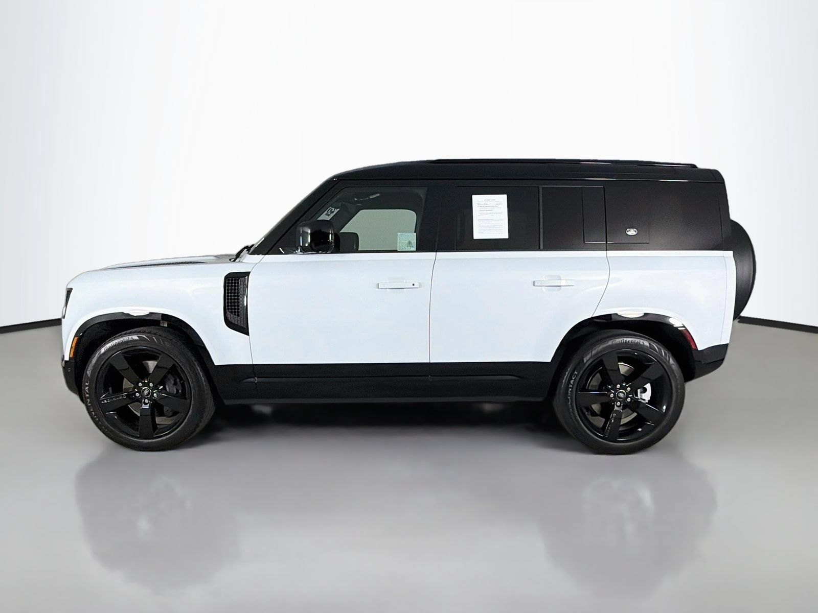 Used 2023 Land Rover Defender 110 X-Dynamic SE AWD/4WD image 4