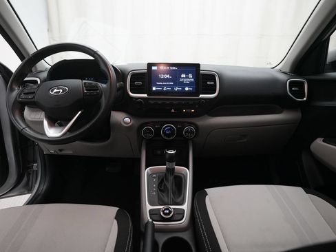 Used 2025 Hyundai Venue SEL FWD image 5