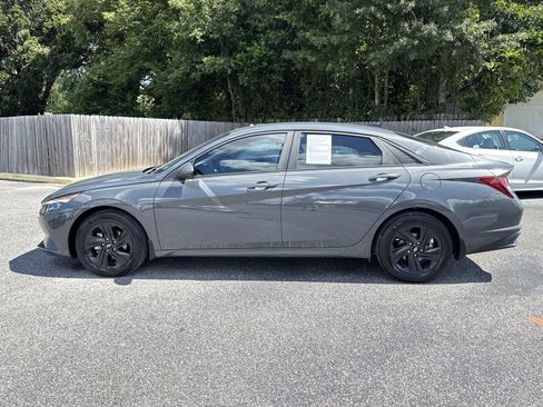Used 2023 Hyundai Elantra SEL FWD image 2