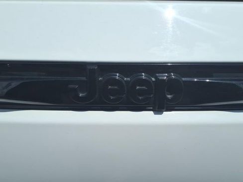 Certified 2023 Jeep Grand Cherokee Altitude AWD/4WD image 15