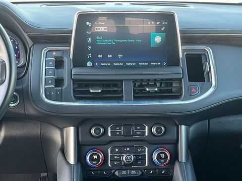 Used 2024 Chevrolet Suburban LT image 23