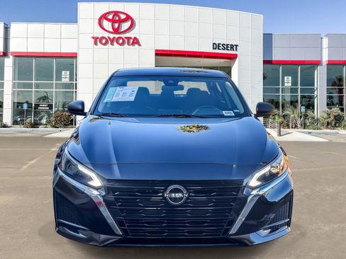 Used 2024 Nissan Altima 2.5 SV FWD image 2