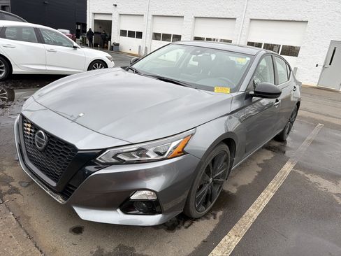 Used 2022 Nissan Altima 2.5 SR w/ Midnight Edition Package image 5