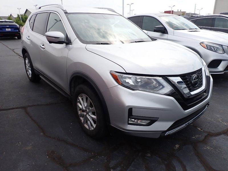 Used 2018 Nissan Rogue SV w/ Premium Package image 1