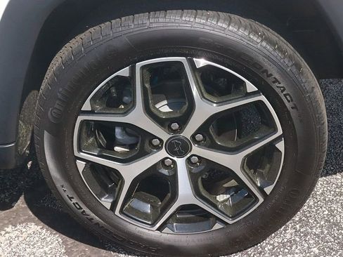 Used 2025 Jeep Compass Limited image 10