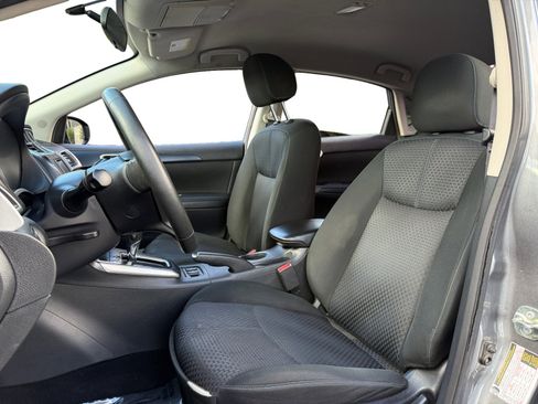 Used 2019 Nissan Sentra SR w/ Exterior Package image 9