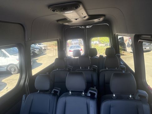 Used 2024 Mercedes-Benz Sprinter 2500 image 10
