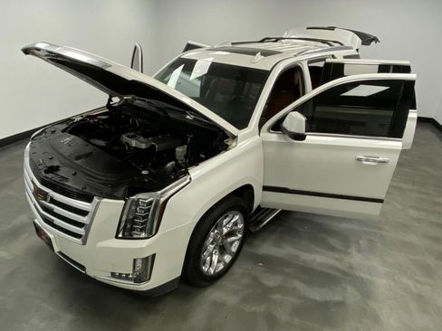 Used 2016 Cadillac Escalade Premium image 48