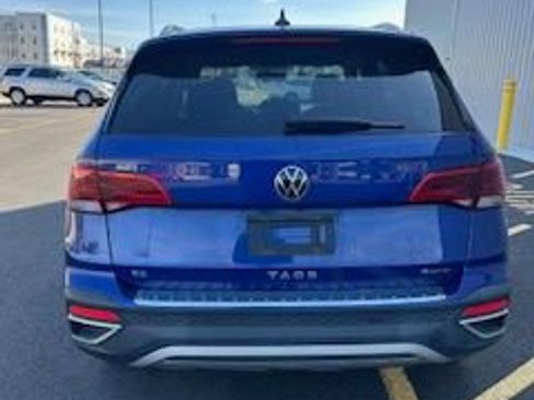 Used 2022 Volkswagen Taos SE image 3