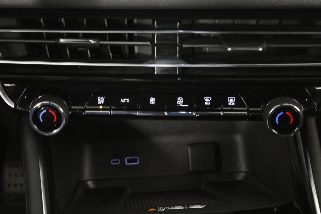 Used 2026 Chevrolet Traverse LT FWD image 21