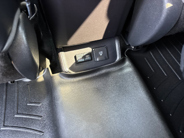 Used 2021 Toyota Highlander Limited FWD image 16
