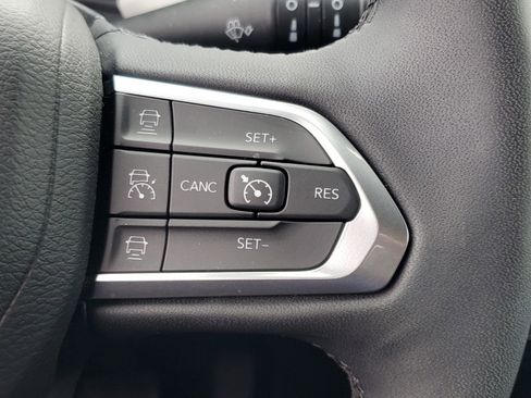 Used 2023 Jeep Compass Limited image 25