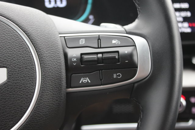 Used 2025 Kia Sportage EX AWD/4WD image 17