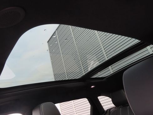 Used 2023 Land Rover Range Rover Velar R-Dynamic S image 25