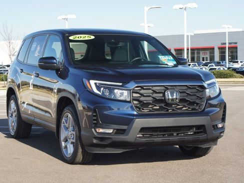 Used 2025 Honda Passport EX-L image 2