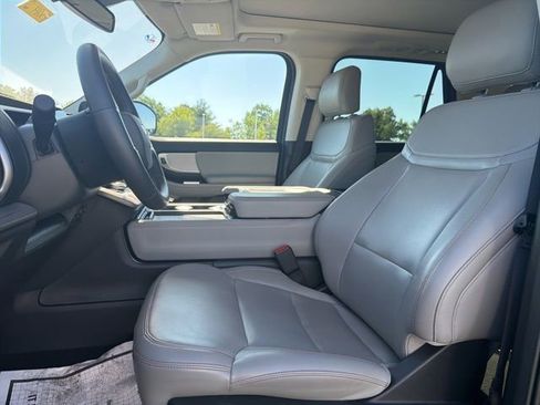 Used 2025 Ford Expedition Active AWD/4WD image 32