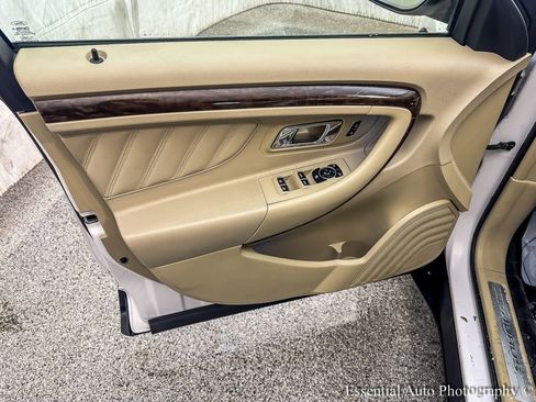 Used 2017 Ford Taurus Limited image 23