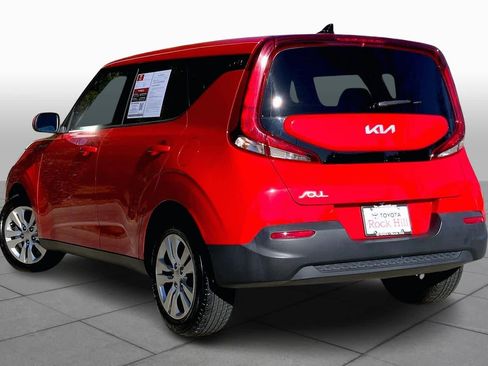 Used 2022 Kia Soul LX image 11