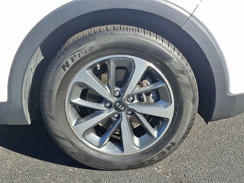 Used 2019 Kia Sorento EX image 8