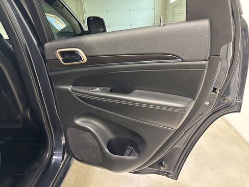 Used 2014 Jeep Grand Cherokee Limited w/ Luxury Group II AWD/4WD image 39
