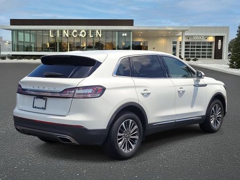 Used 2023 Lincoln Nautilus FWD w/ Premium Package image 4