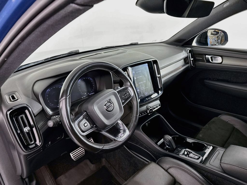 Used 2019 Volvo XC40 T5 R-Design AWD/4WD image 4