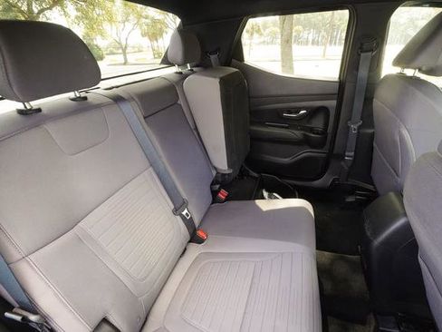 Used 2023 Hyundai Santa Cruz SE image 32