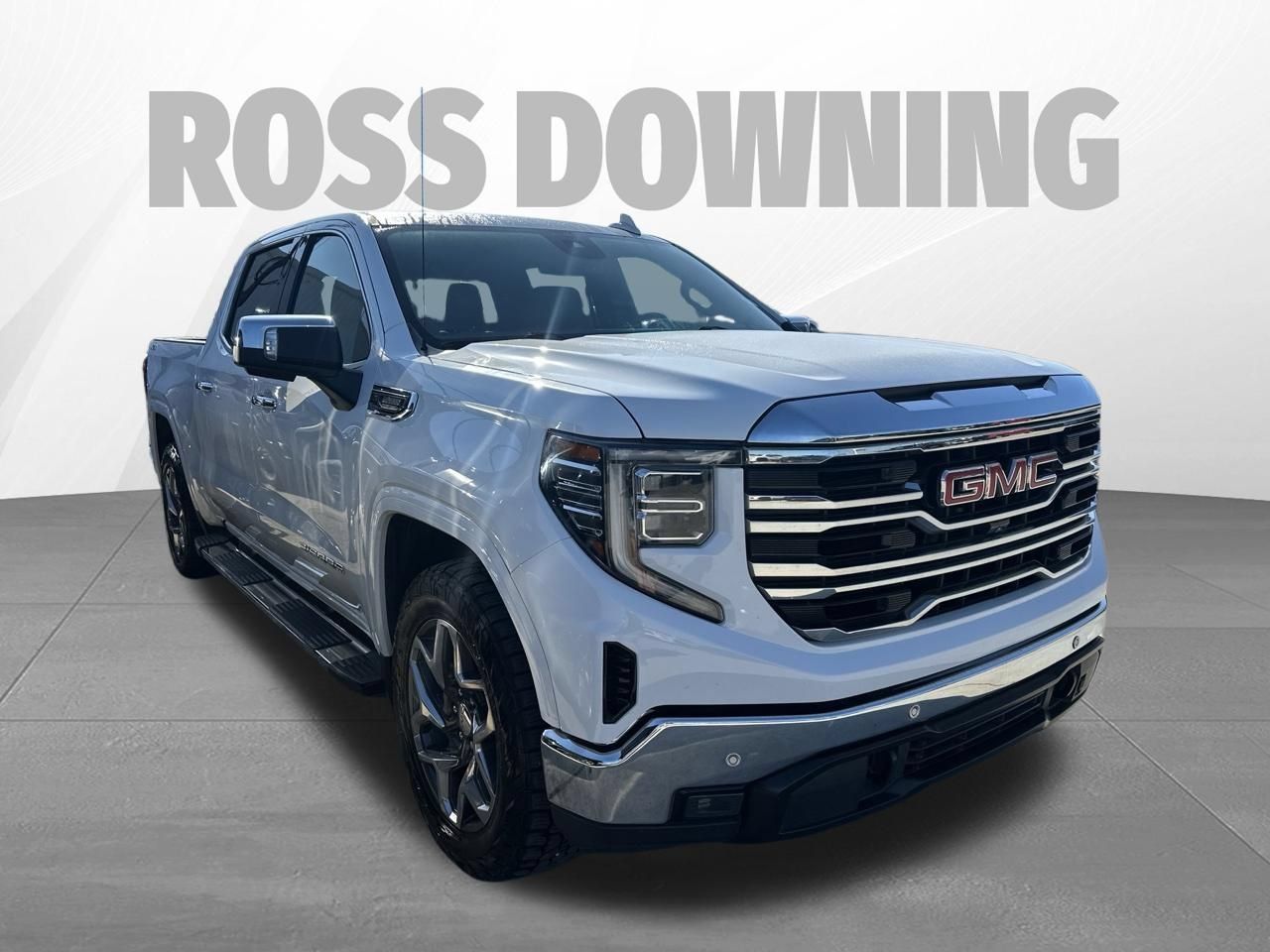 Used 2023 GMC Sierra 1500 SLT w/ SLT Premium Plus Package AWD/4WD image 3