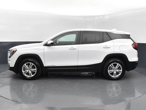 Used 2024 GMC Terrain SLE image 4