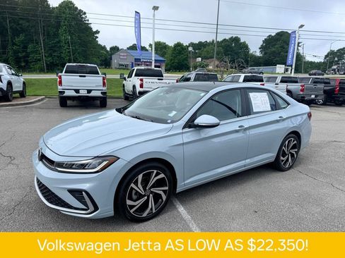Used 2025 Volkswagen Jetta SEL FWD image 2
