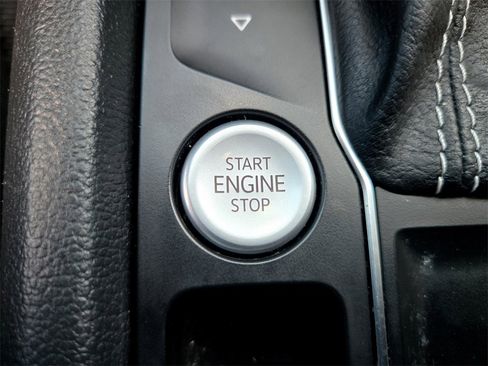 Used 2021 Volkswagen Atlas Cross Sport SE image 24