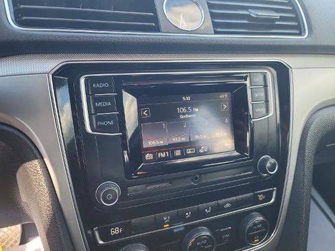 Used 2017 Volkswagen Passat 1.8T S image 13