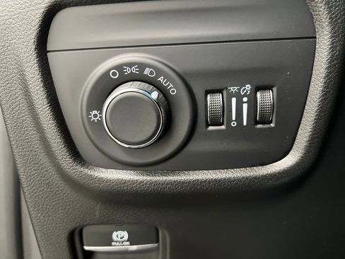 Used 2024 Jeep Grand Cherokee Altitude image 40