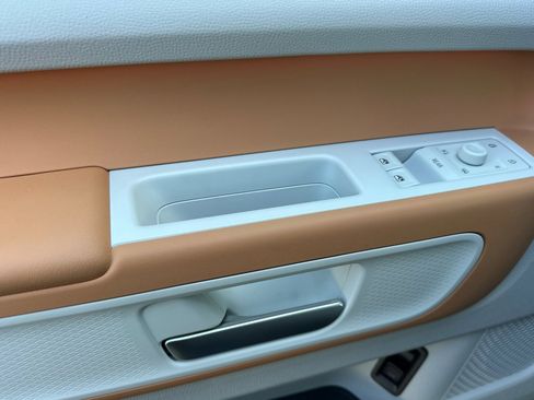 New 2025 Volkswagen ID. Buzz 1st Edition image 9