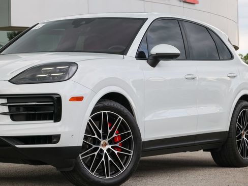 Certified 2025 Porsche Cayenne S AWD/4WD image 25