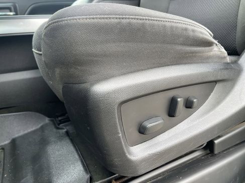 Used 2018 Chevrolet Silverado 1500 LT w/ LT Convenience Package AWD/4WD image 19