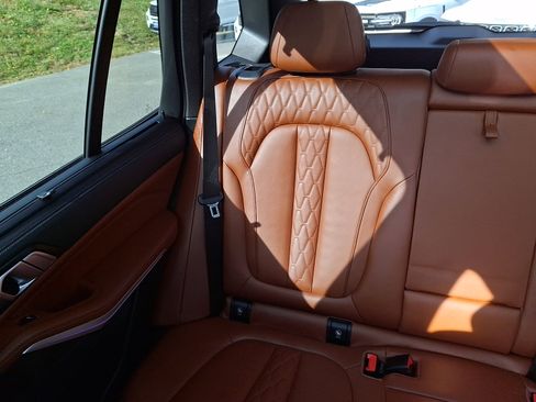 Used 2022 BMW X5 xDrive40i w/ M Sport Package image 18