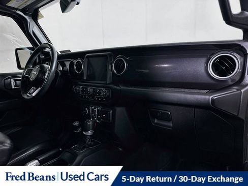 Used 2022 Jeep Wrangler Unlimited Sahara AWD/4WD image 36