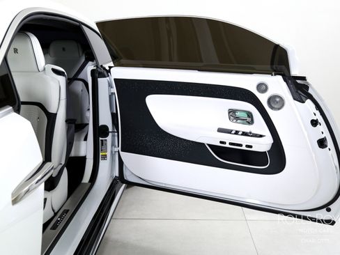 Used 2024 Rolls-Royce Spectre w/ Spectre Launch Package image 11