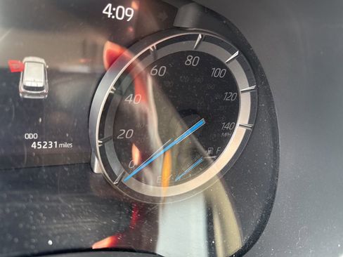 Used 2021 Toyota Highlander XLE AWD/4WD image 7