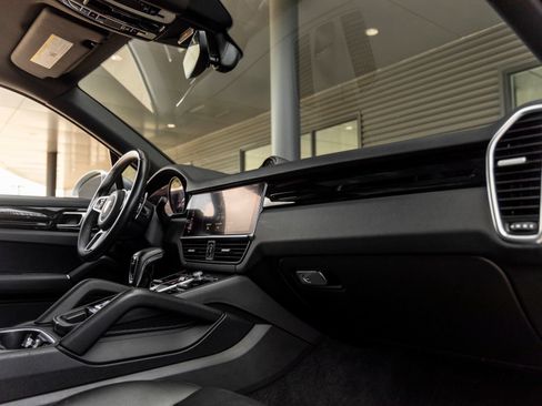 Certified 2021 Porsche Cayenne AWD/4WD image 46